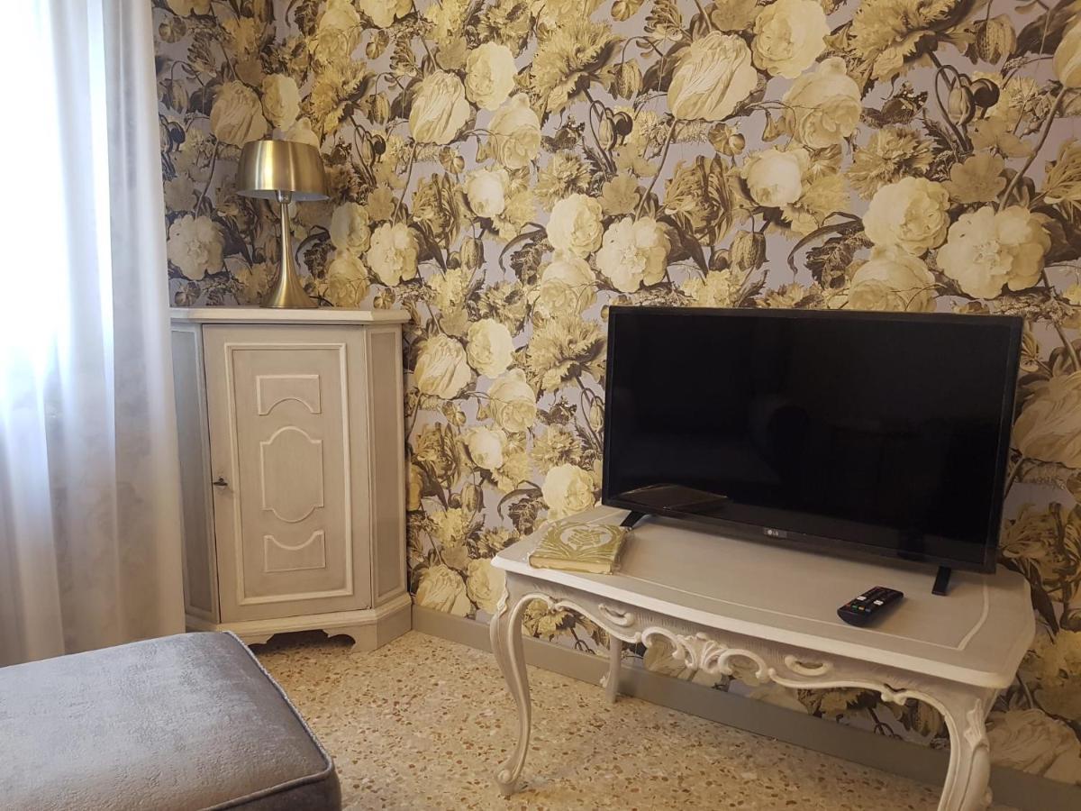 Ca' Cappello Venice Apartment 2 With Canal View Экстерьер фото